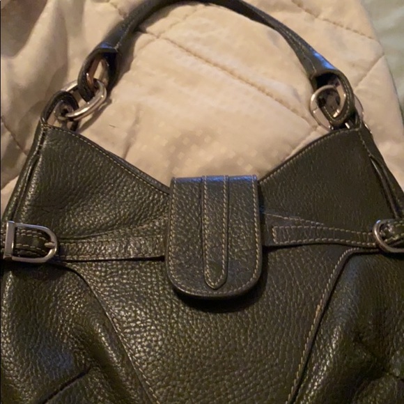Guia’s olive short handle purse with silver buckles - Picture 2 of 3